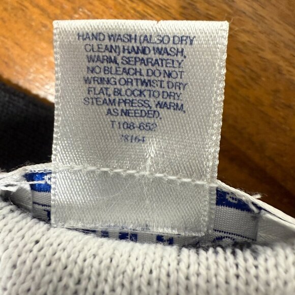 Pendleton CARD PLAYING CARDIGAN SWEATER, Size Small, Black & White Vintage - Picture 6 of 7